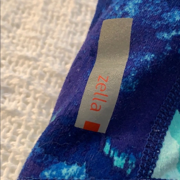 Zella athletic capris, like new, Size M - Picture 3 of 4